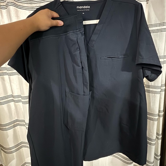 SCRUBS - Picture 4 of 4